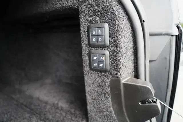 Land Rover Range Rover view 16