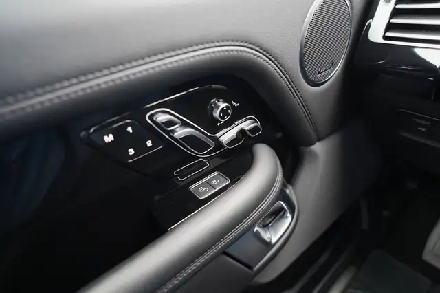 Land Rover Range Rover view 21