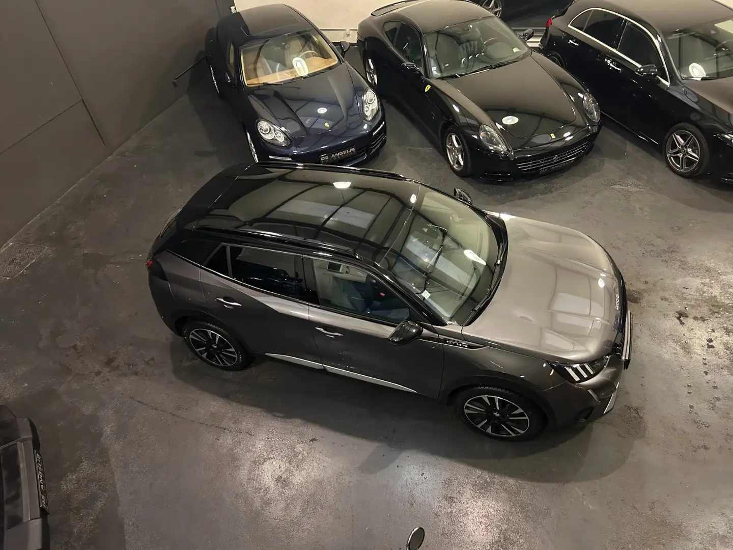 Peugeot 2008 GT LINE Gris - 2