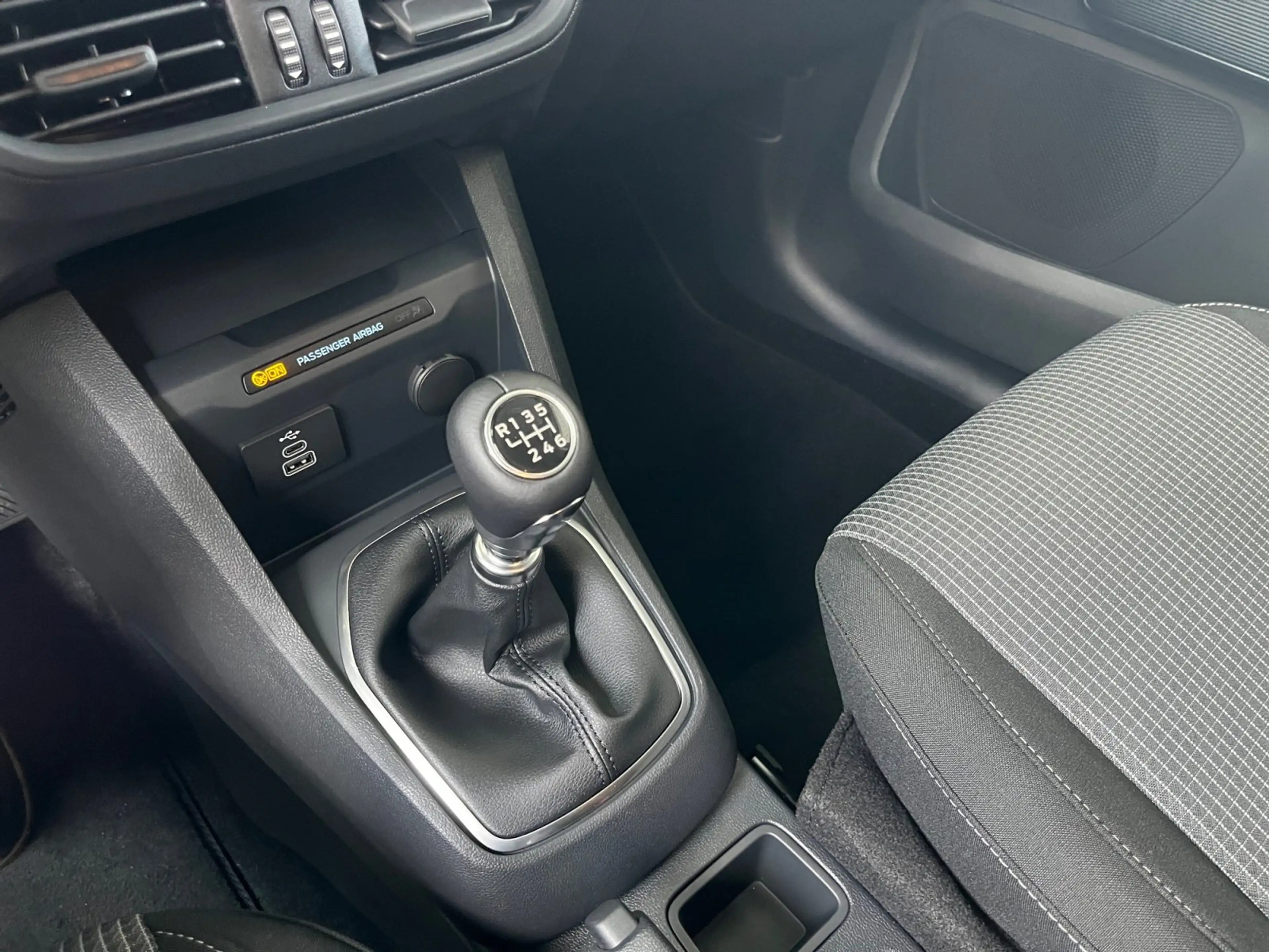 Ford Transit Courier 1.0 EcoBoost DoKa Tempomat — photo 9