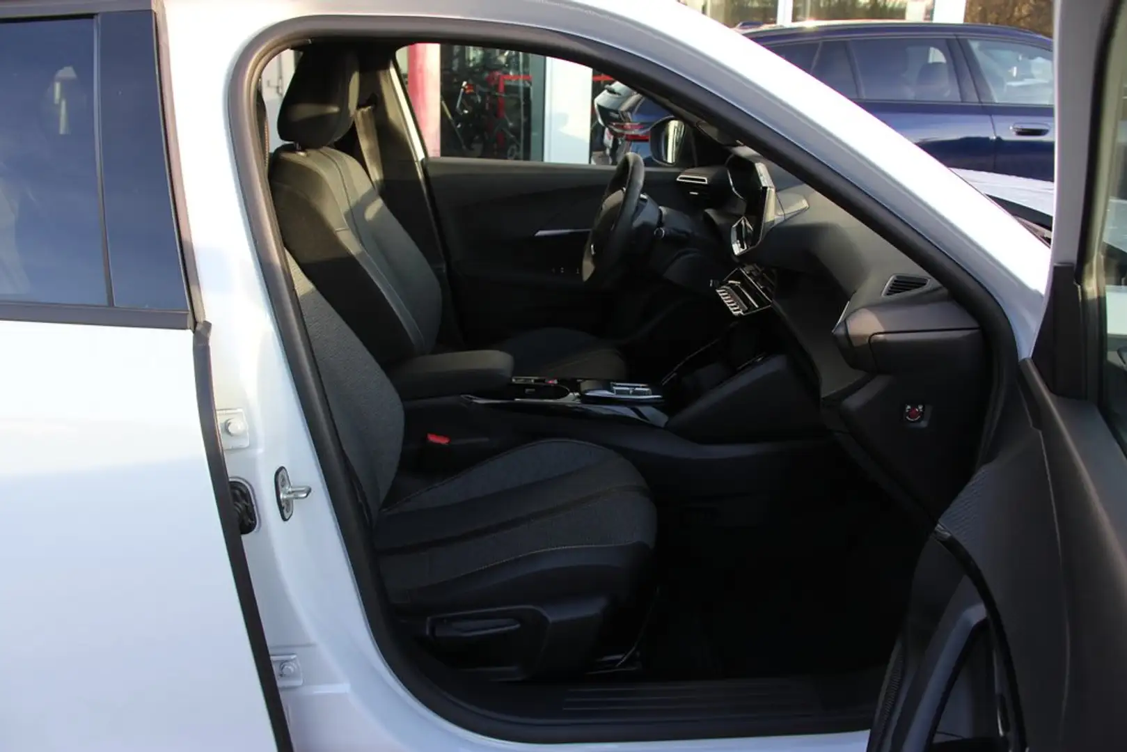 Peugeot 2008 Elektro 136PS Allure LED SmartLink Temp 17Z Weiß - 2