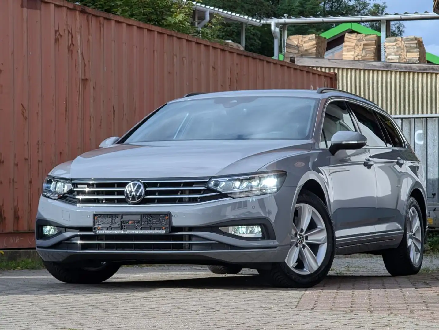 Volkswagen Passat Variant 2.0TDI 200PS DSG Business AHK Keyless LED CARPLAY Gris - 1