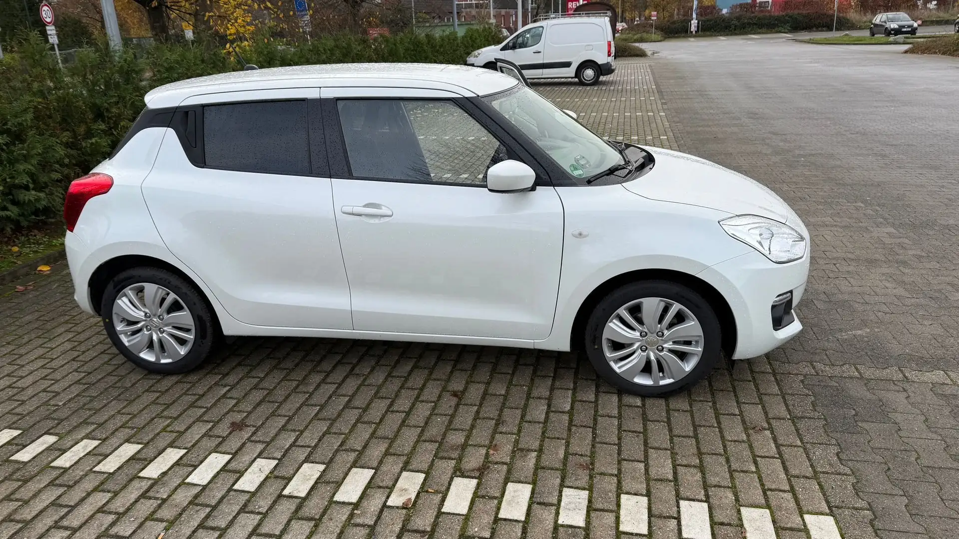 Suzuki Swift Swift 1.0 Boosterjet Comfort Weiß - 1