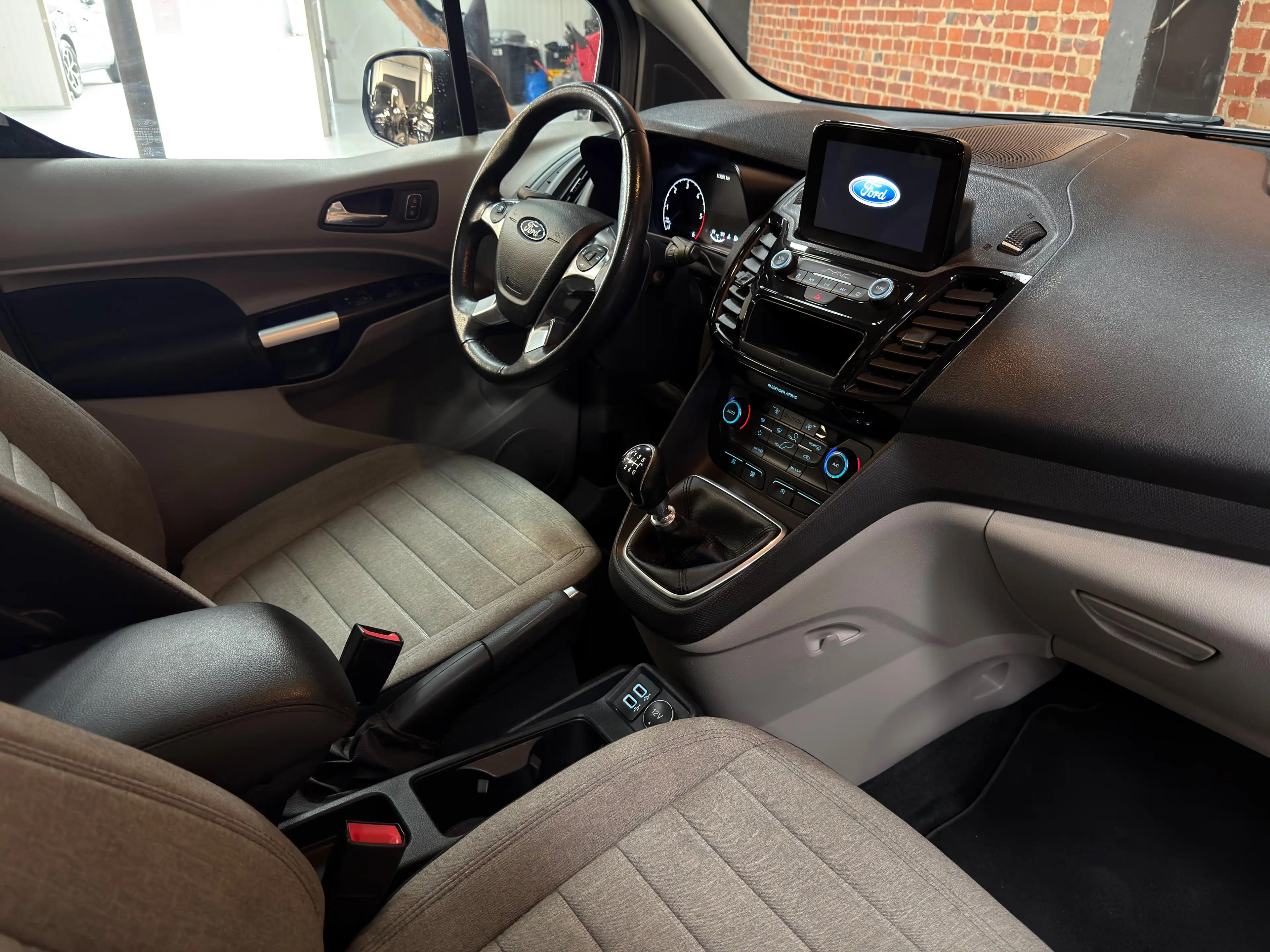Ford Tourneo Connect 1.5 TDCi Titanium (EU6) Panodak - Camera - Trekhaak — photo 14