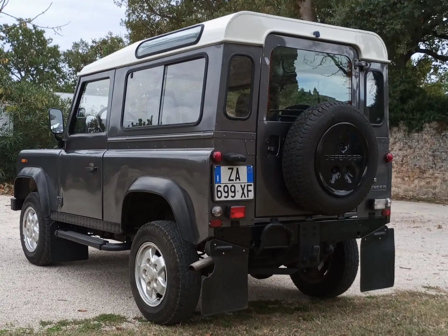 Land Rover Defender Szary - 2