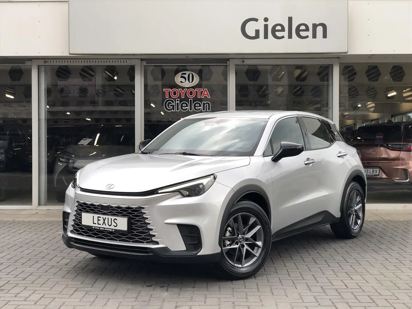 Lexus LBX 1.5 Comfort & Safety Pack | Dodehoekherkenning, Pa Zilver - 1