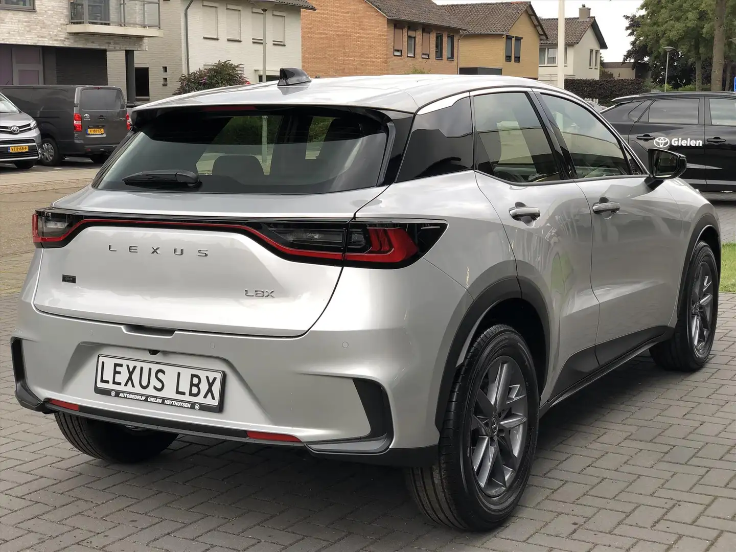 Lexus LBX 1.5 Comfort & Safety Pack | Dodehoekherkenning, Pa Zilver - 2