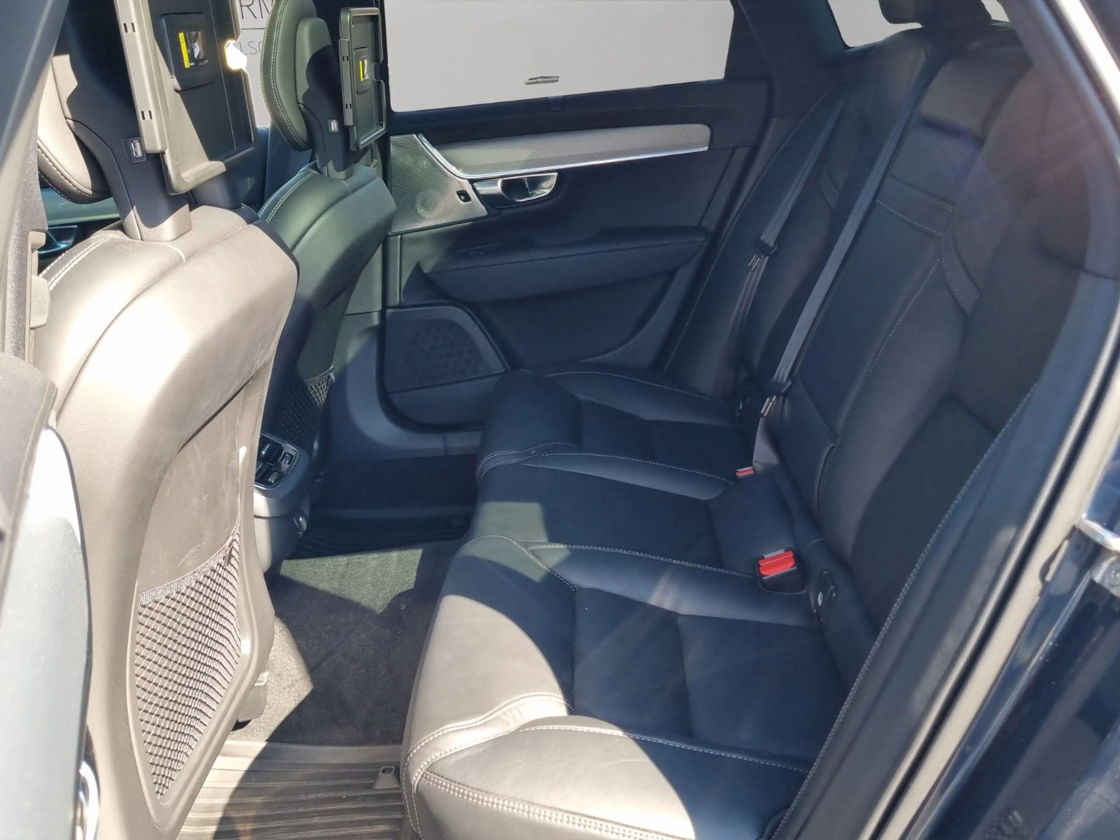 Volvo V90 B6 R-Design AWD XENIUM/PANO/WINTER PRO/4C/BW — photo 11