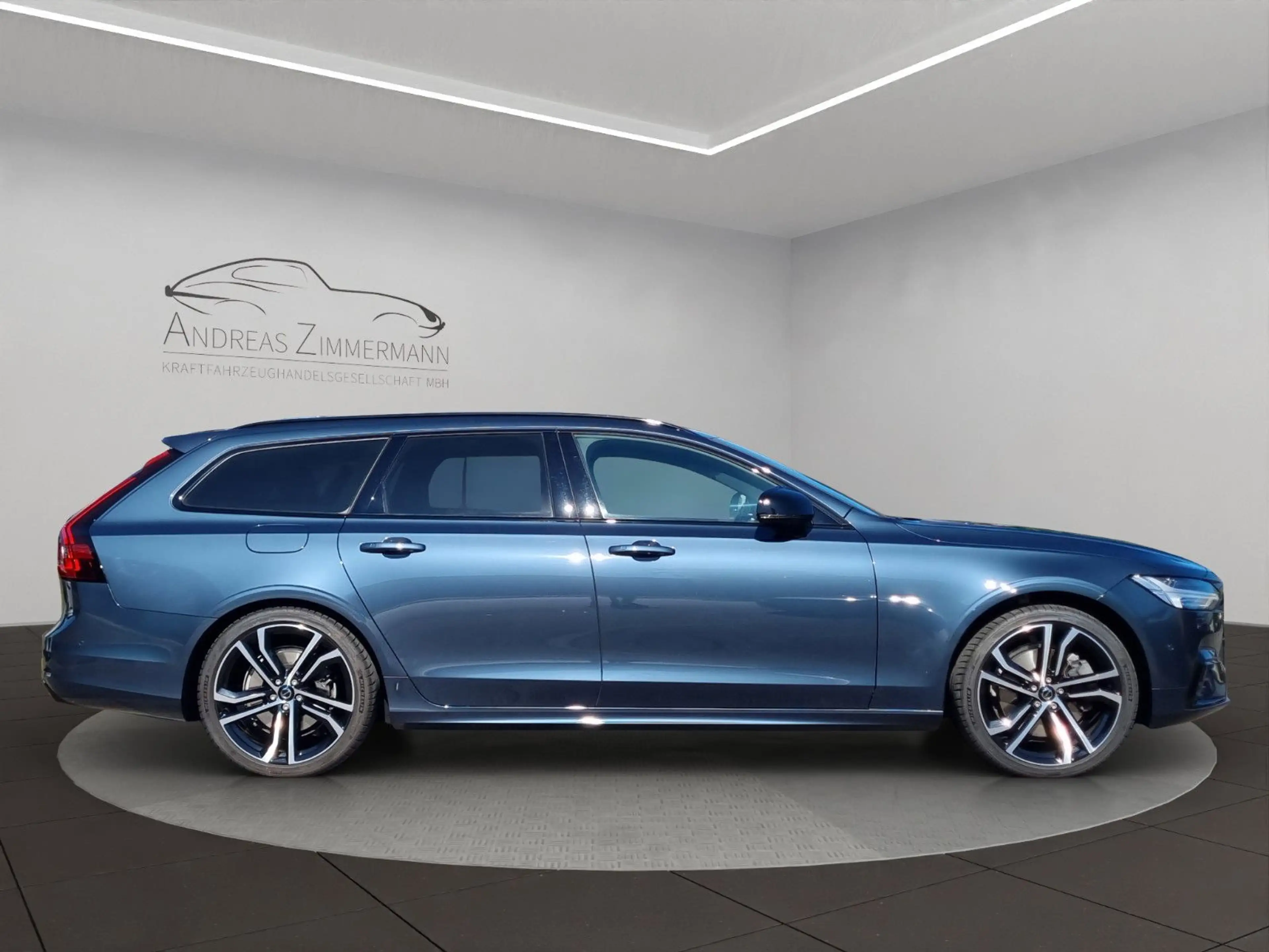 Volvo V90 B6 R-Design AWD XENIUM/PANO/WINTER PRO/4C/BW — photo 4