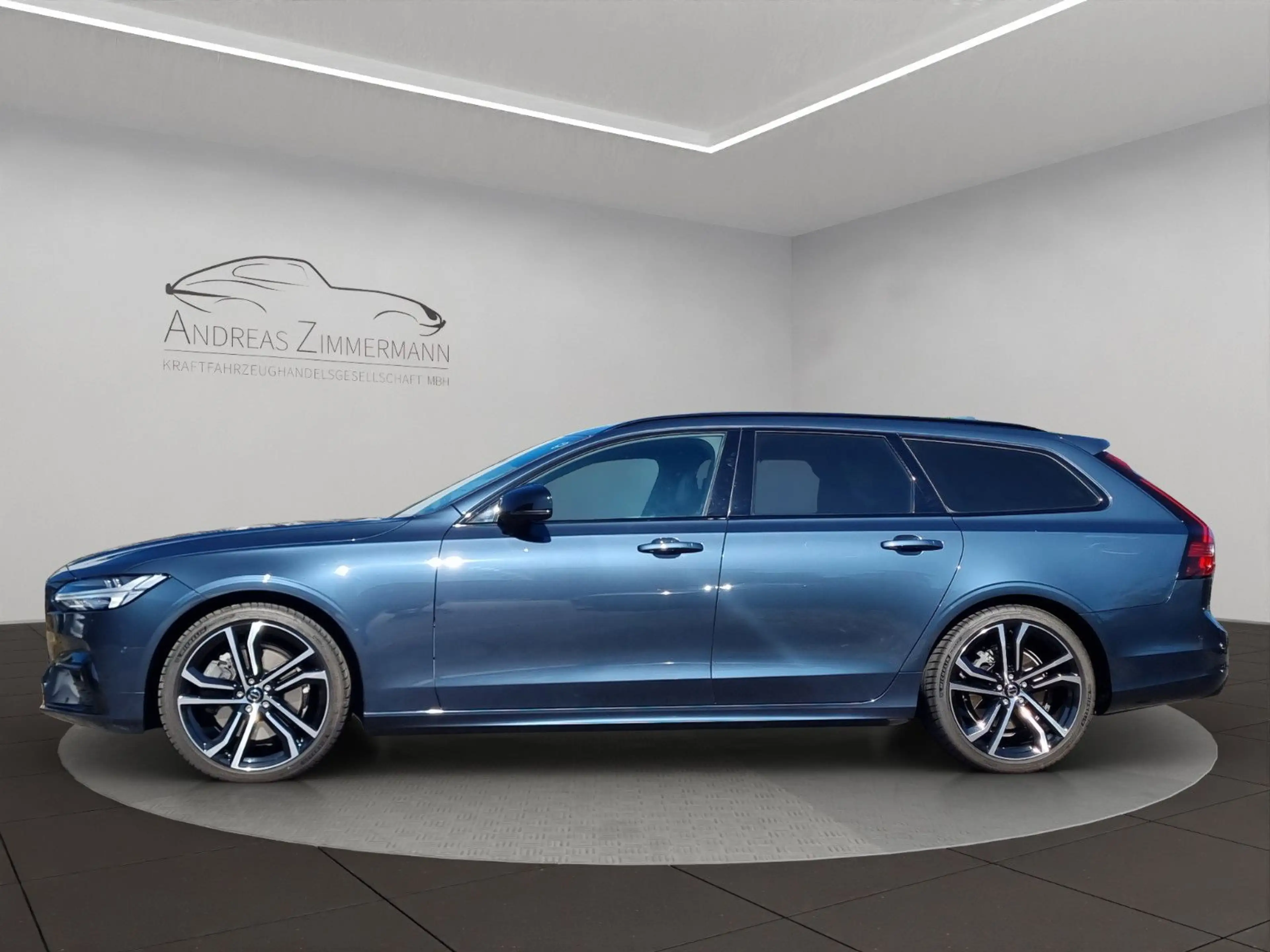 Volvo V90 B6 R-Design AWD XENIUM/PANO/WINTER PRO/4C/BW — photo 3