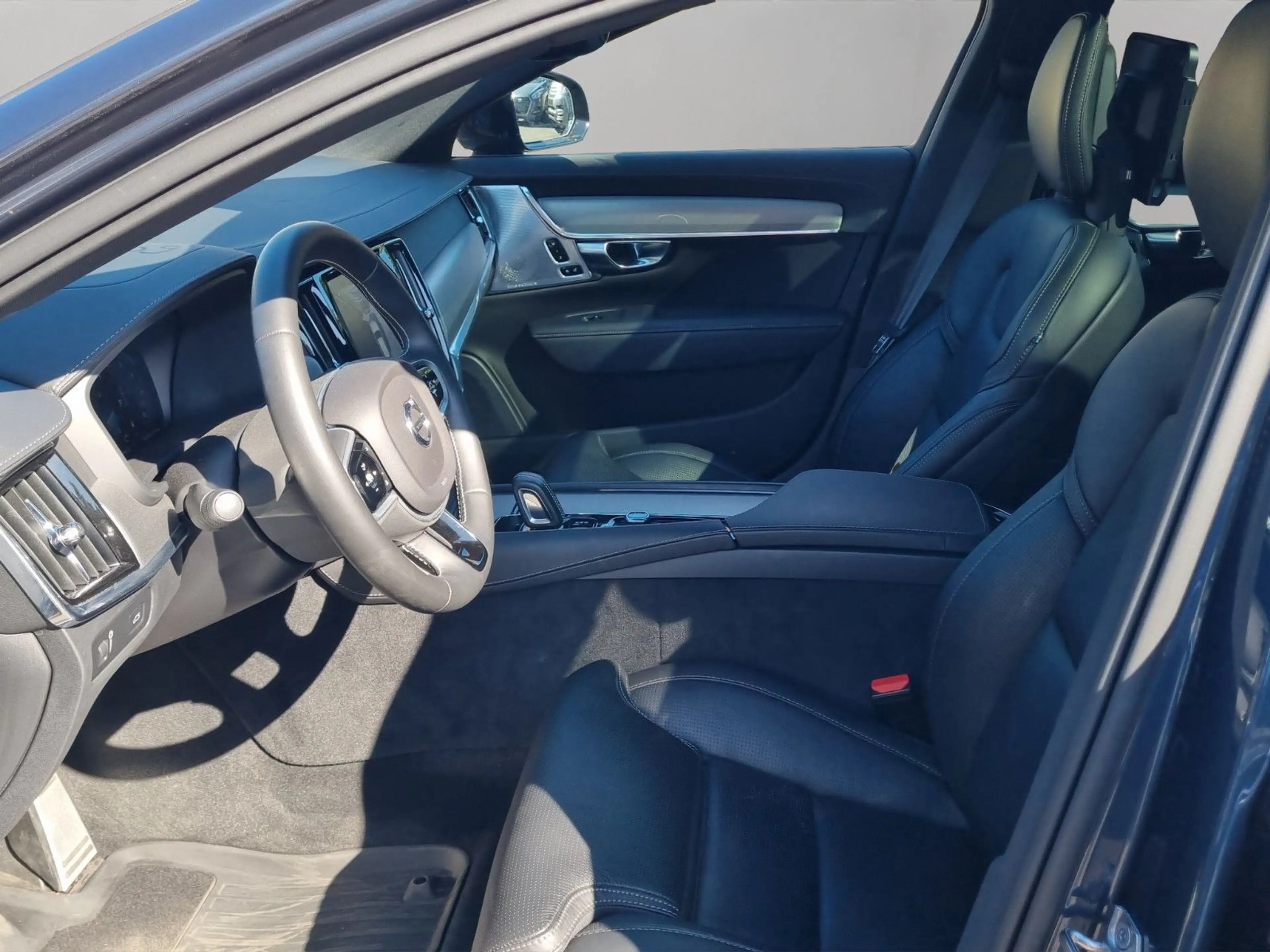 Volvo V90 B6 R-Design AWD XENIUM/PANO/WINTER PRO/4C/BW — photo 9