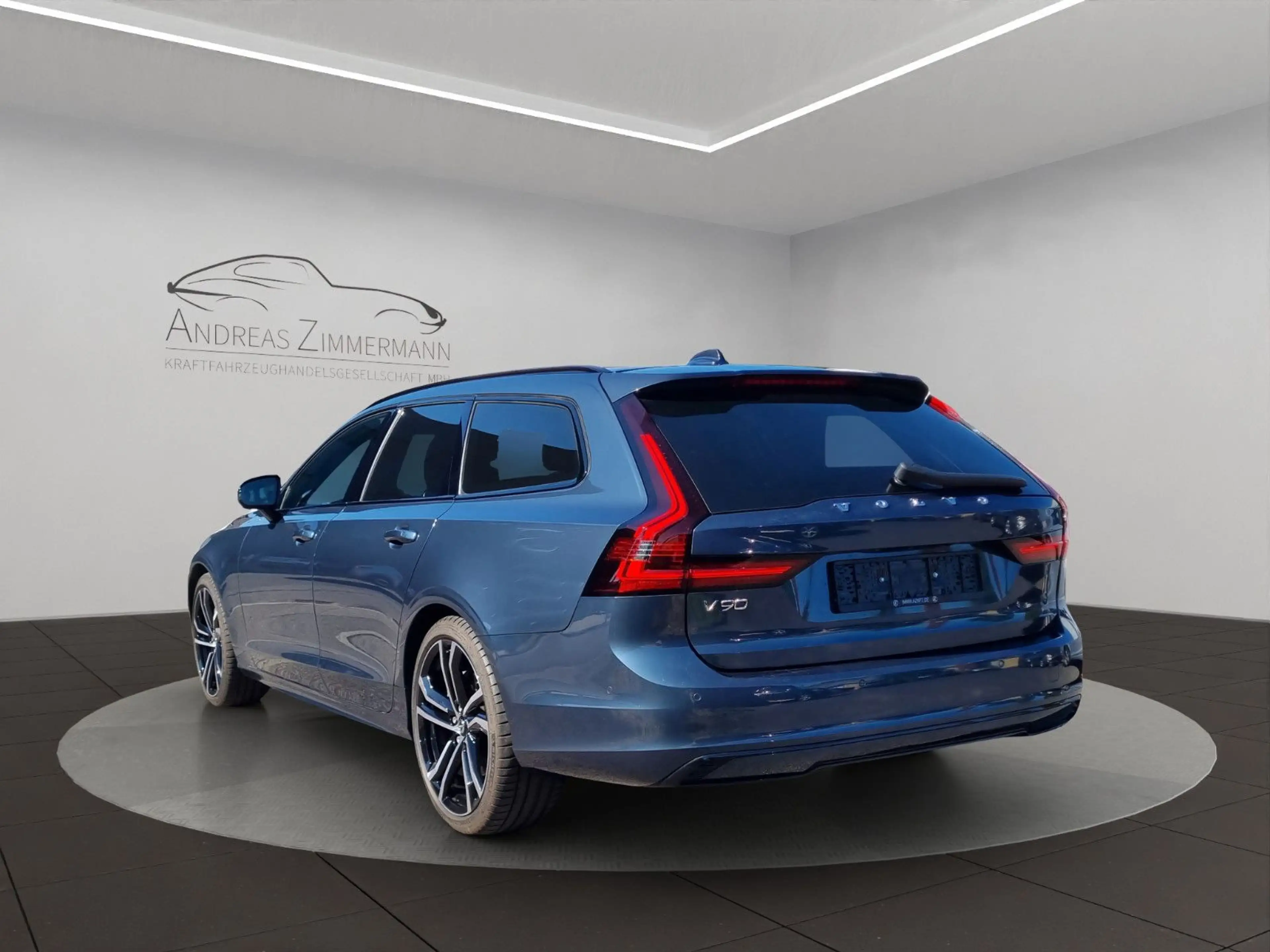Volvo V90 B6 R-Design AWD XENIUM/PANO/WINTER PRO/4C/BW — photo 6