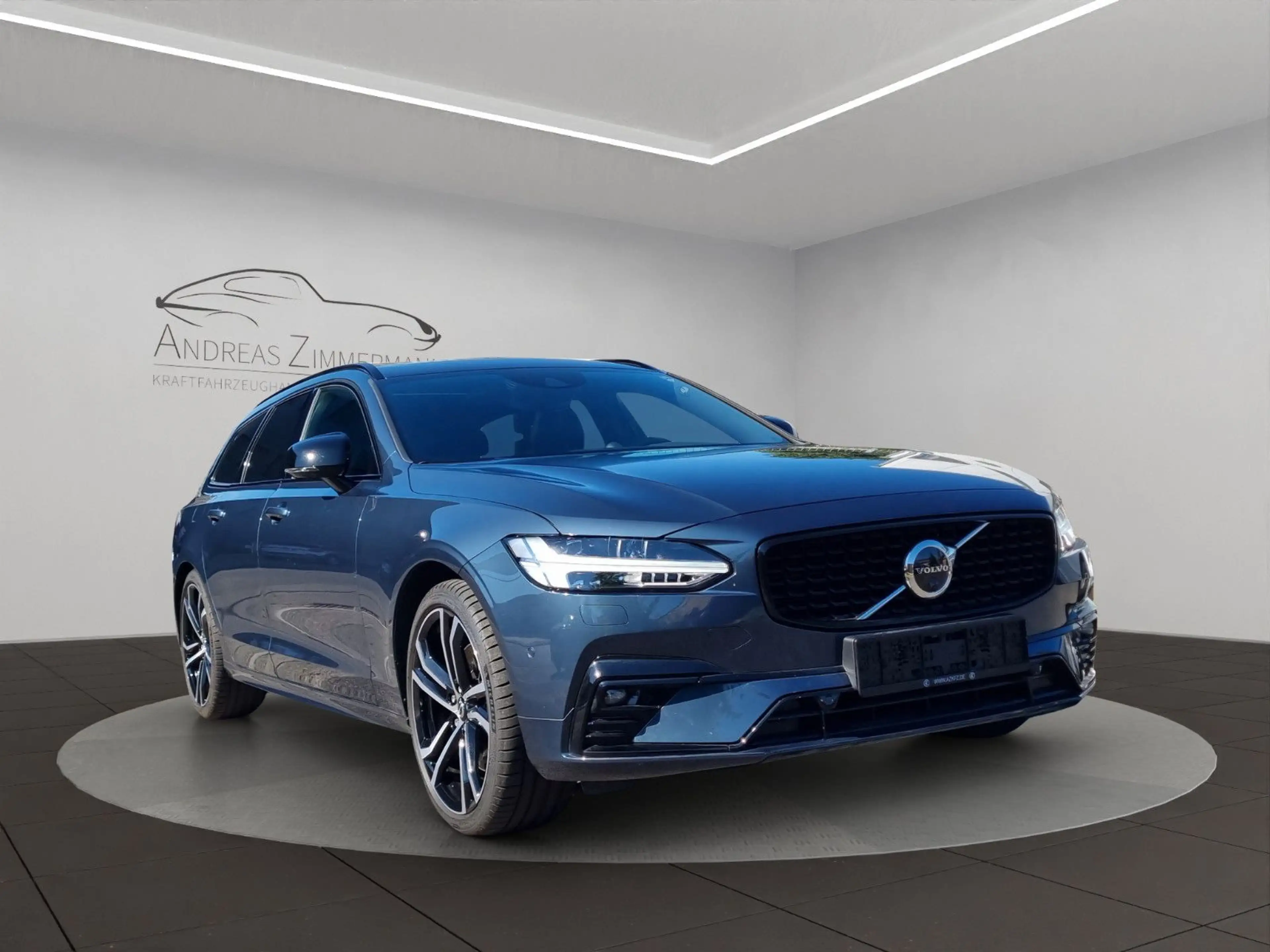 Volvo V90 B6 R-Design AWD XENIUM/PANO/WINTER PRO/4C/BW — photo 2