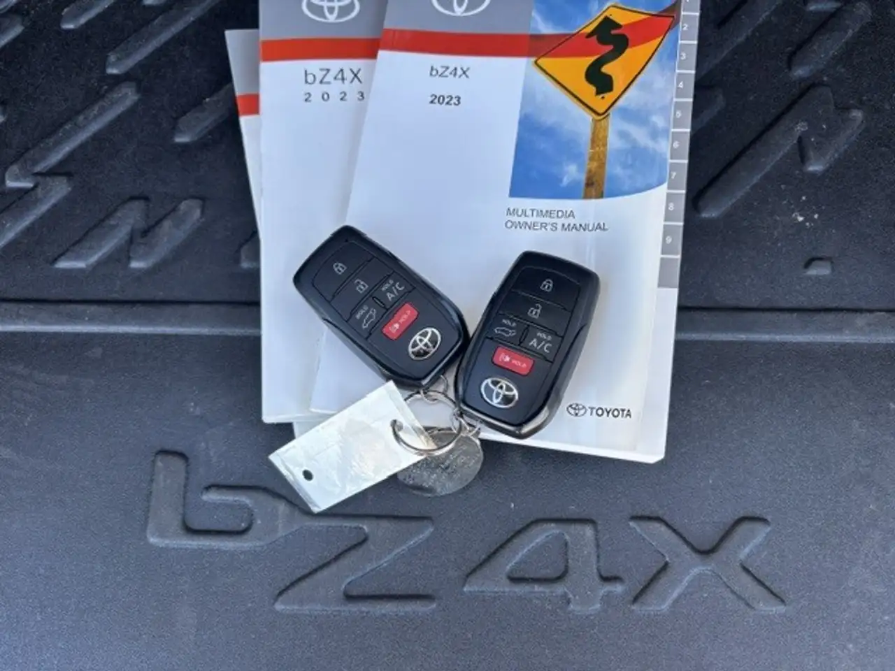 Toyota bZ4X снимка Toyota bZ4X