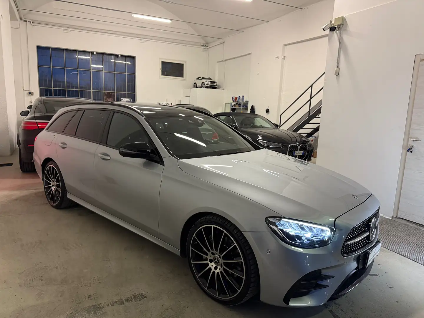 Mercedes-Benz E 220 d 4Matic Premium AMG Restyling Tetto+Navi+Led Argento - 2