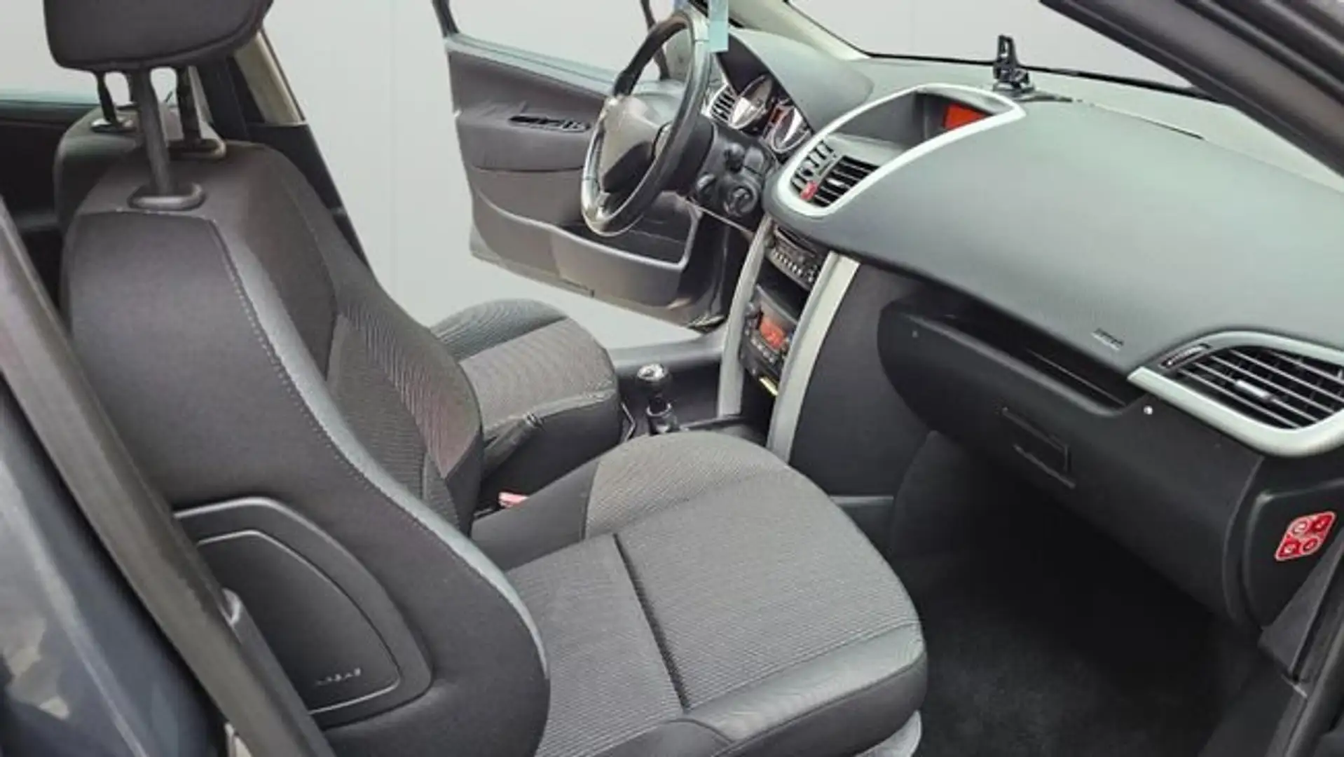 Peugeot 207 Active Gris - 2