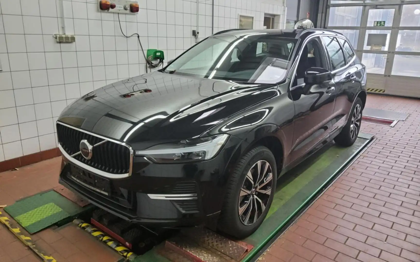 Volvo XC60 B4 Core+WINTERPAK+STNDHZ+LM19+RFK+DAB+NAVI+ Noir - 2