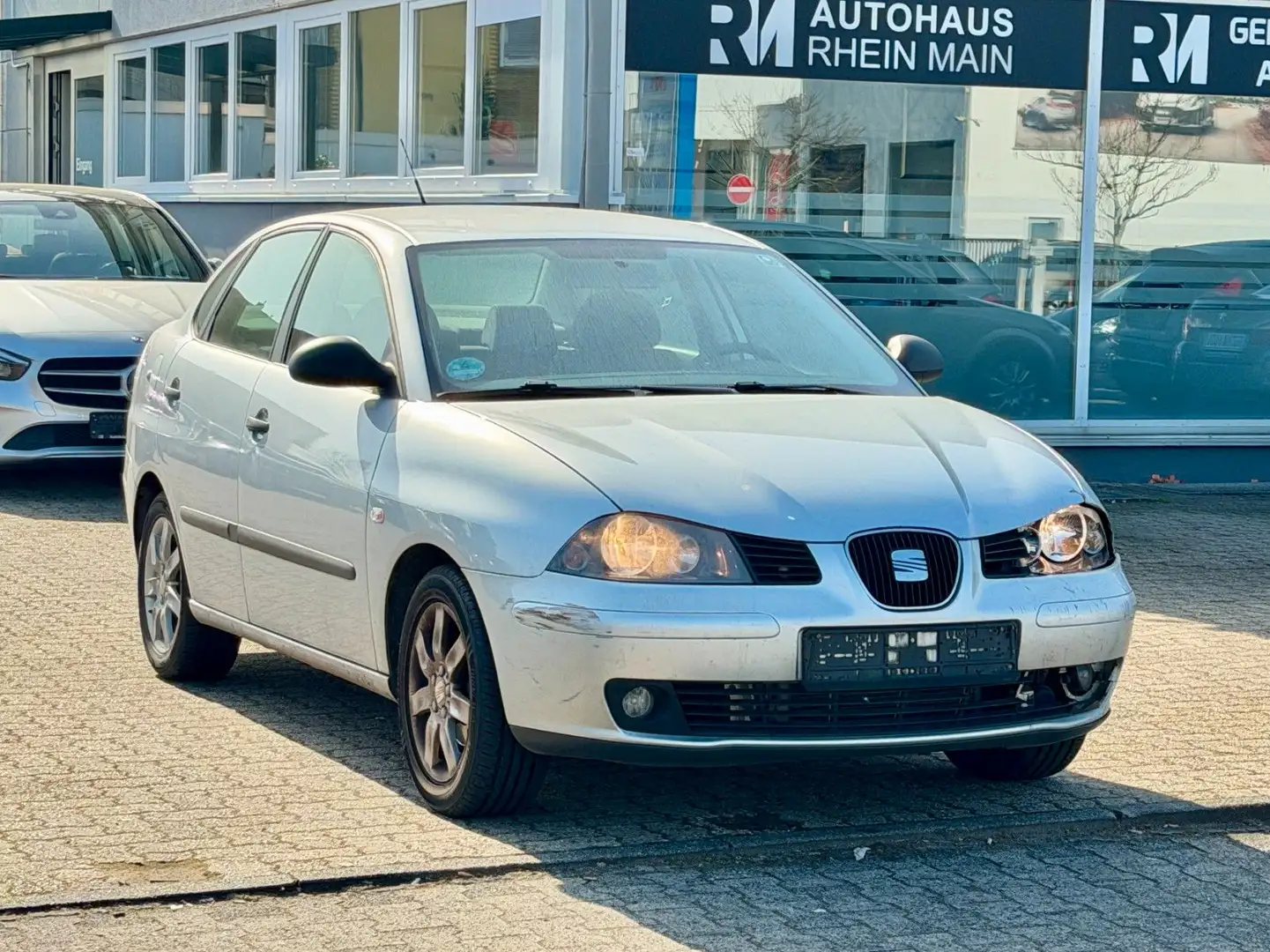 SEAT Cordoba 1.4 Lim. Reference*Klimaauto* Plateado - 1