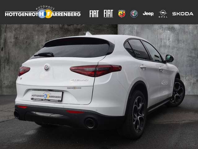 Alfa Romeo Stelvio Q4 Sprint 2.0 Turbo 16V  AHK-el. klappb. Navi