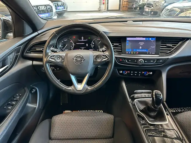 Opel Insignia view 8