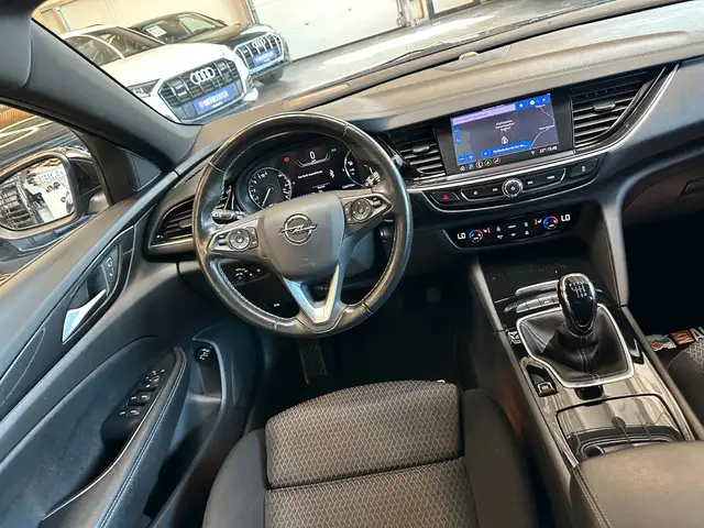 Opel Insignia view 7