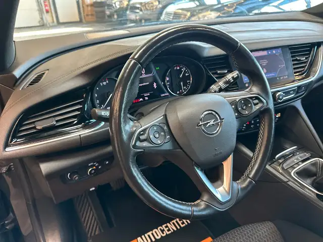Opel Insignia view 9