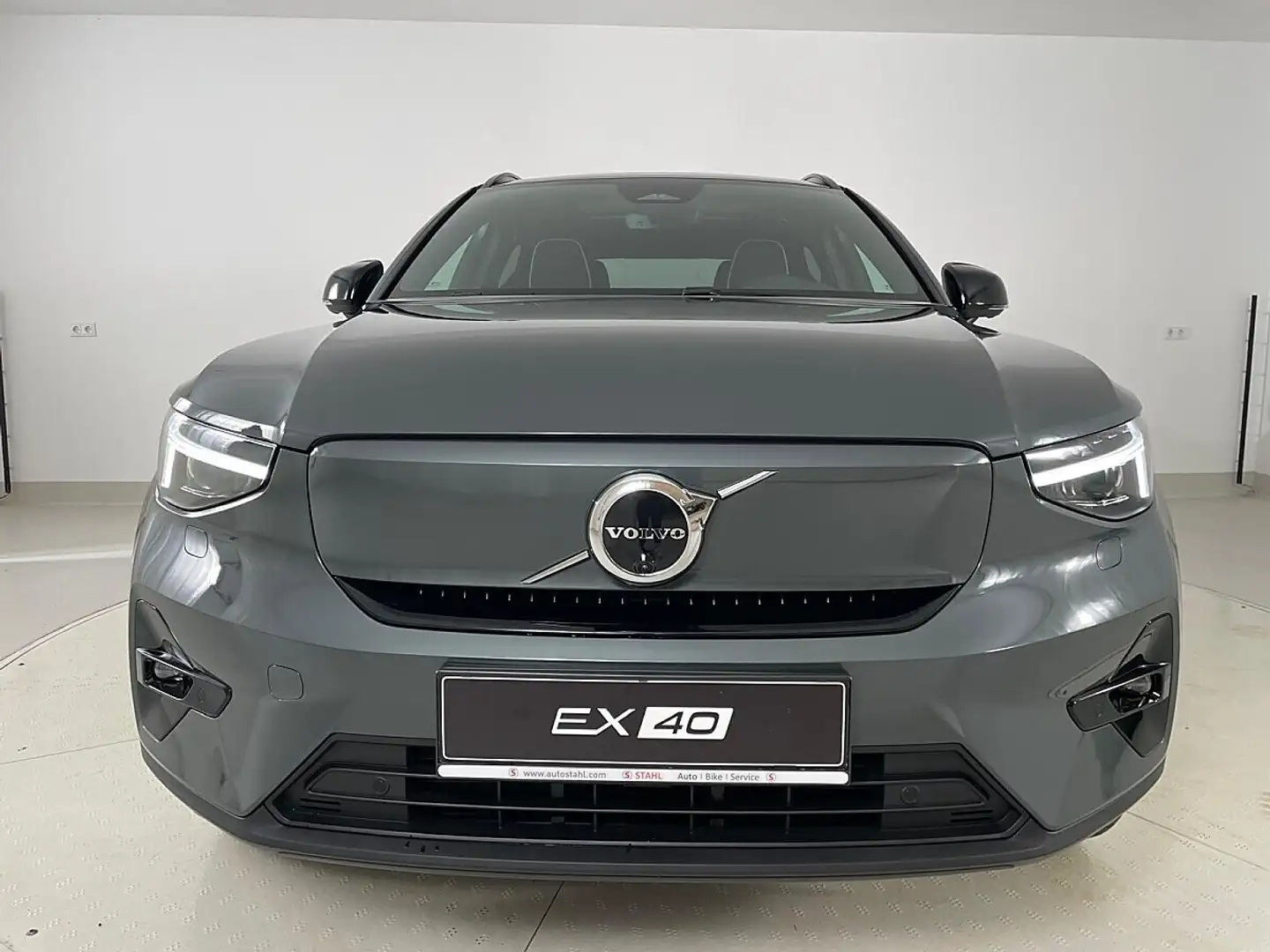 Volvo EX40 Single Motor Extended Range 82kWh Ultra | Stahl... Grün - 2