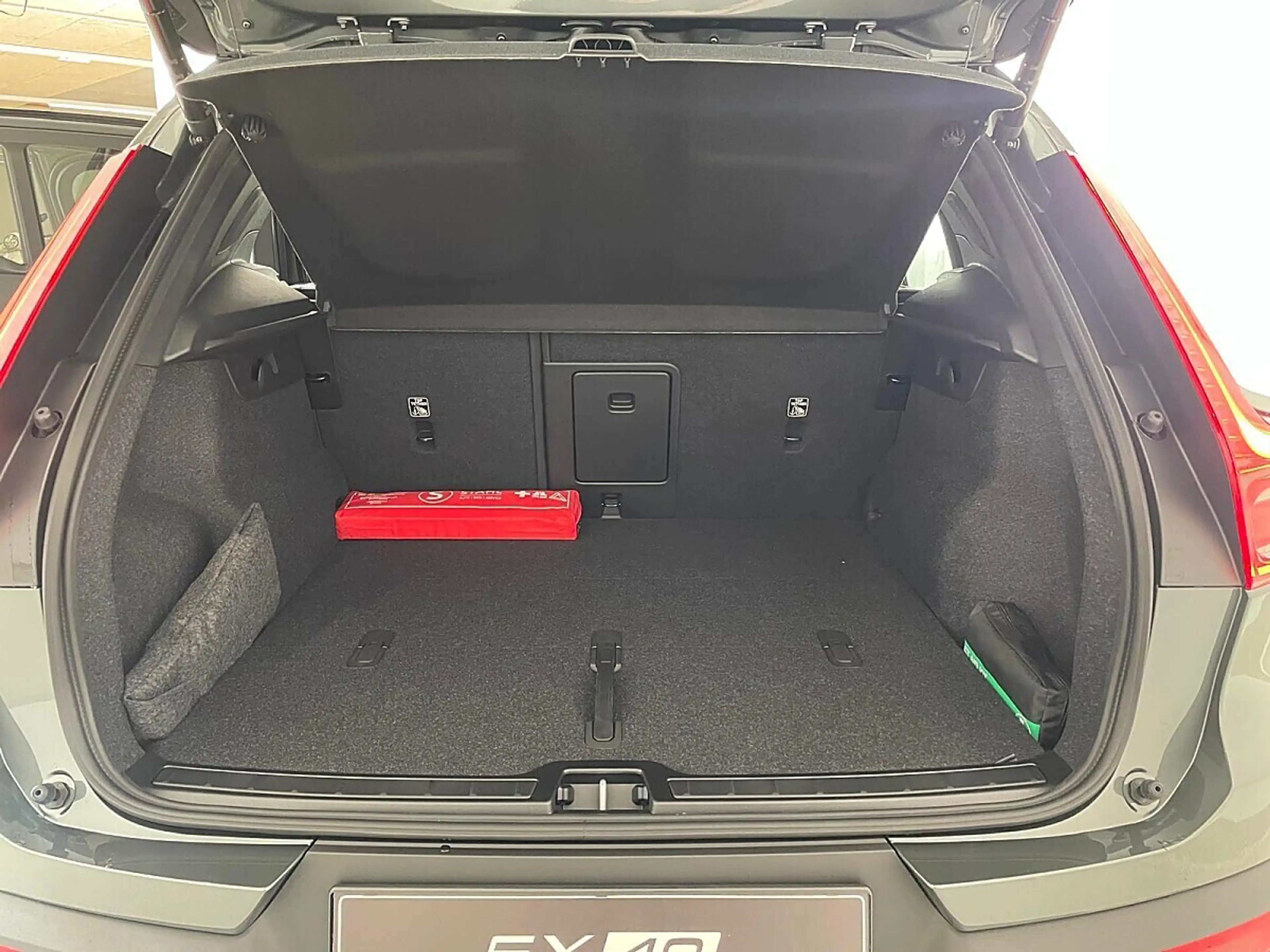 Volvo EX40 Single Motor Extended Range 82kWh Ultra | Stahl... — photo 11