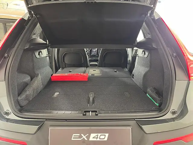 Volvo EX40 Single Motor Extended Range 82kWh Ultra | Stahl... Ansicht 12