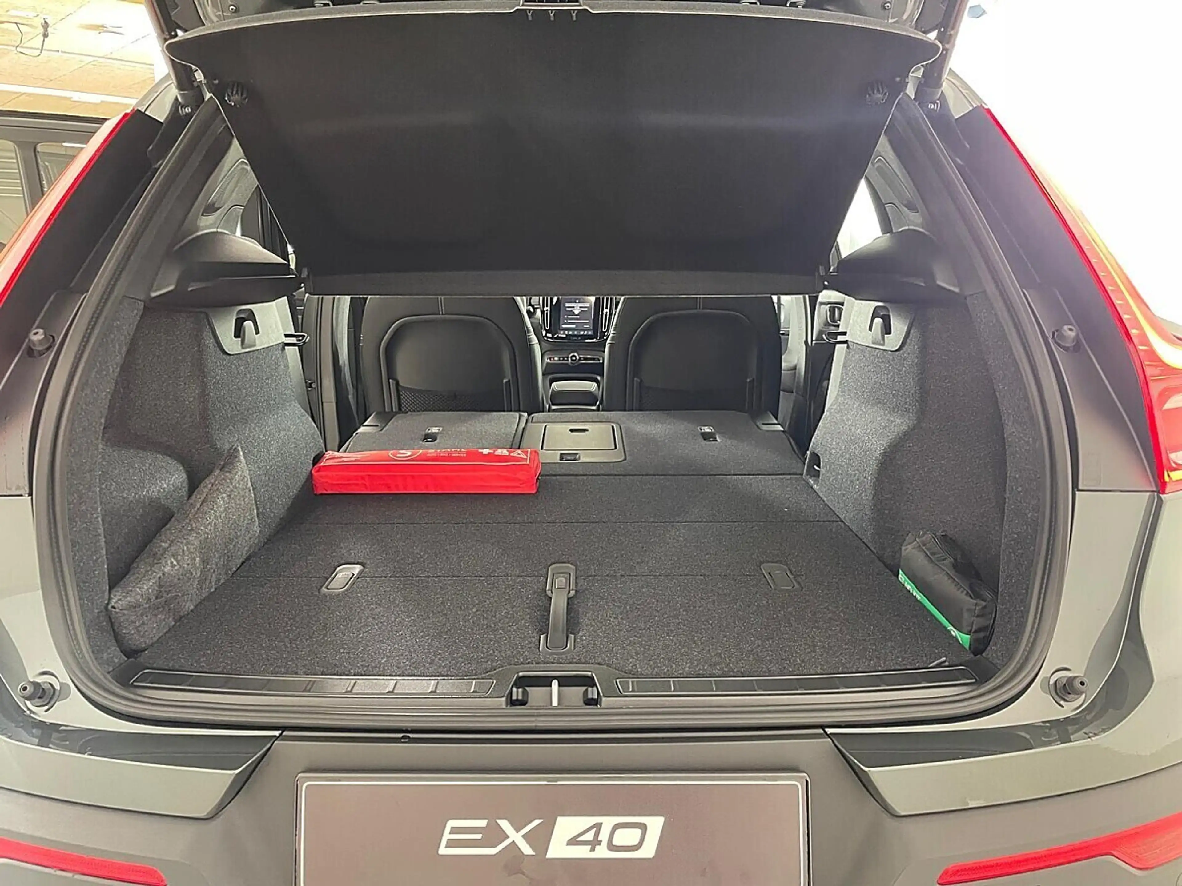Volvo EX40 Single Motor Extended Range 82kWh Ultra | Stahl... — photo 12