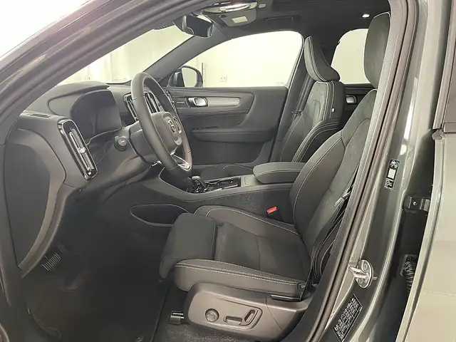 Volvo EX40 Single Motor Extended Range 82kWh Ultra | Stahl... Ansicht 9