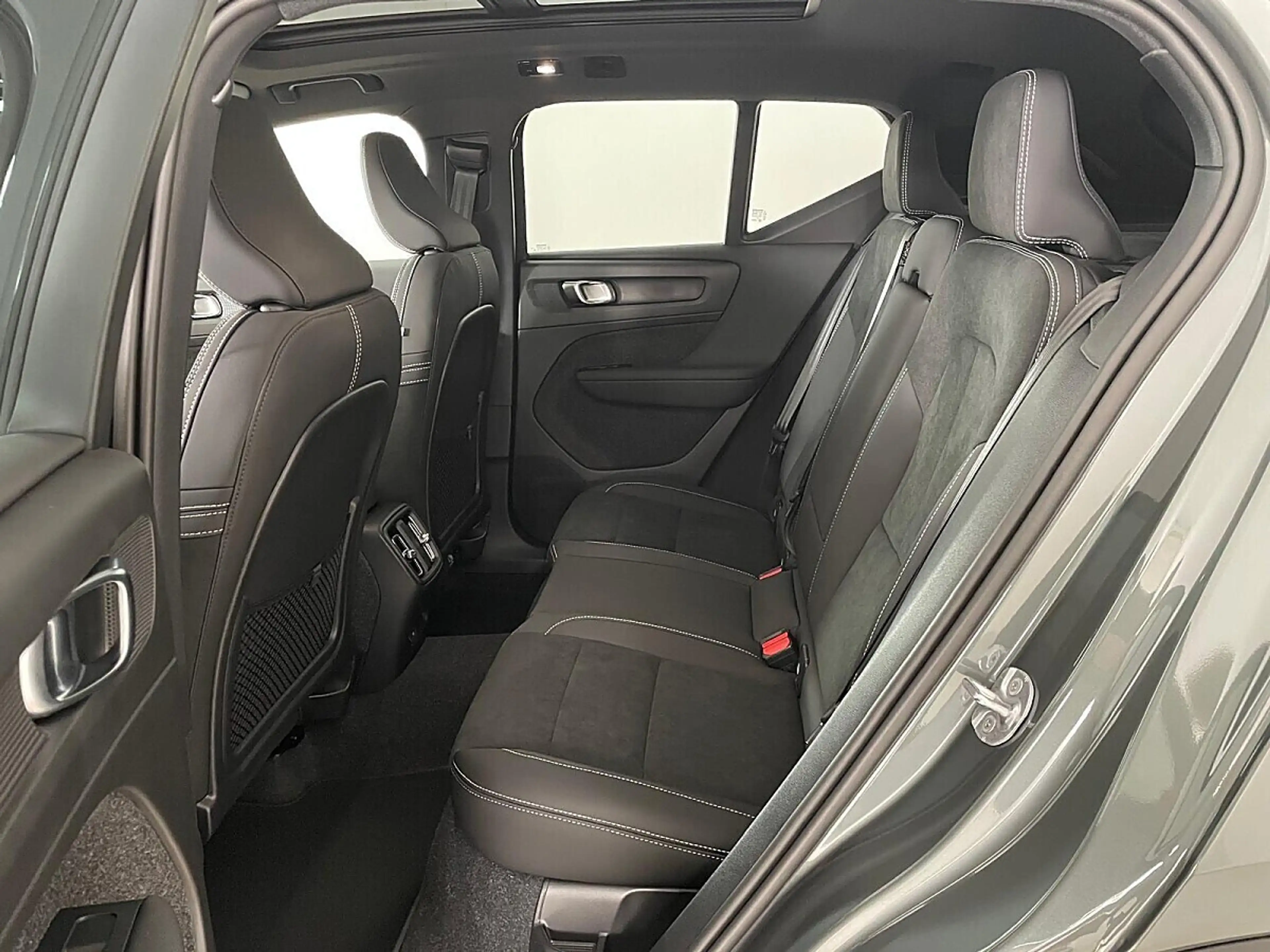 Volvo EX40 Single Motor Extended Range 82kWh Ultra | Stahl... — photo 10