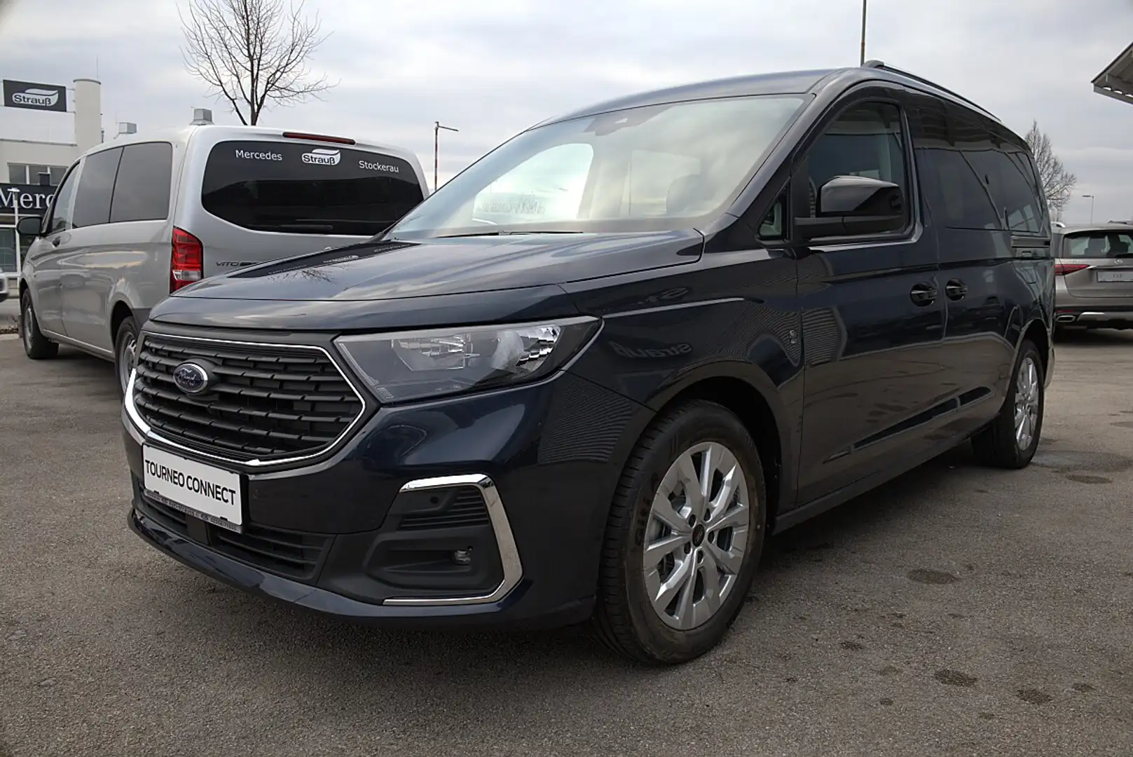 Ford Grand Tourneo Connect 2,0 EcoBlue L2 Titanium Aut. Blau - 2