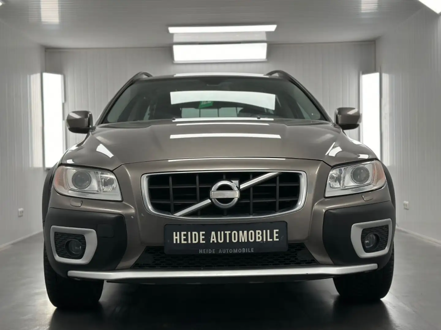 Volvo XC70 Kinetic 2,4 l 5 Zylinder Xenon Standheizung Gris - 2