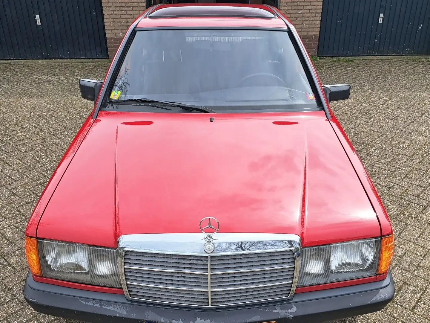 Mercedes-Benz 190 2.0 E Red - 1