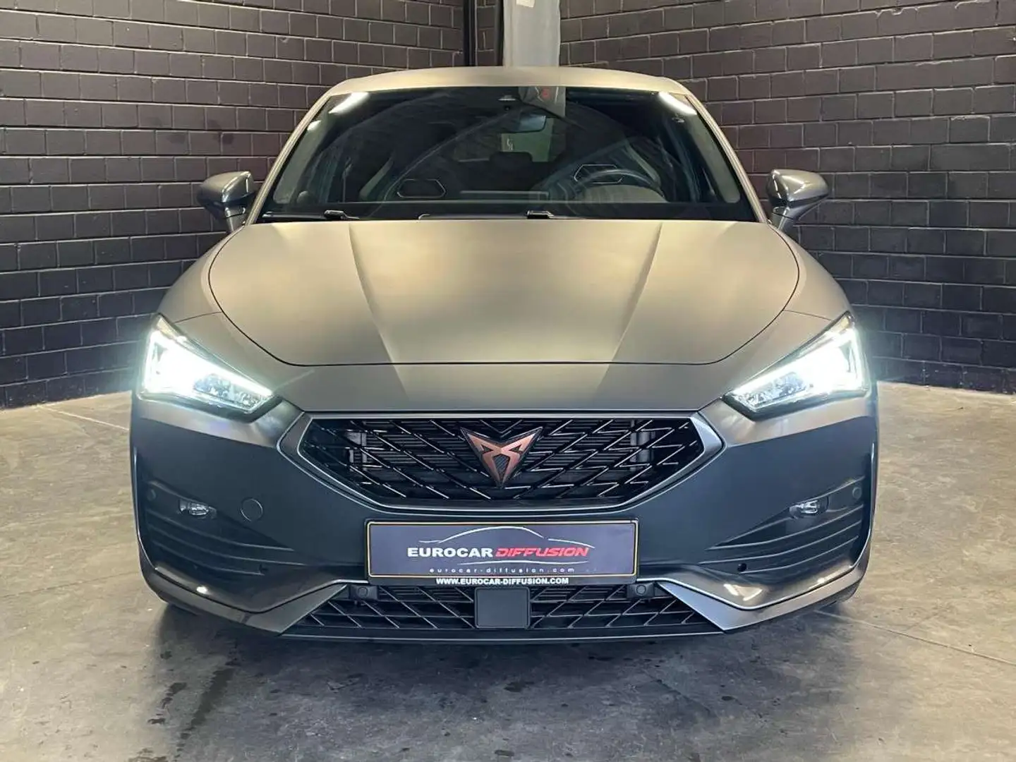 CUPRA Leon 245CV eHybrid DSG6 ** MAT ** CAMERA ** Gris - 2