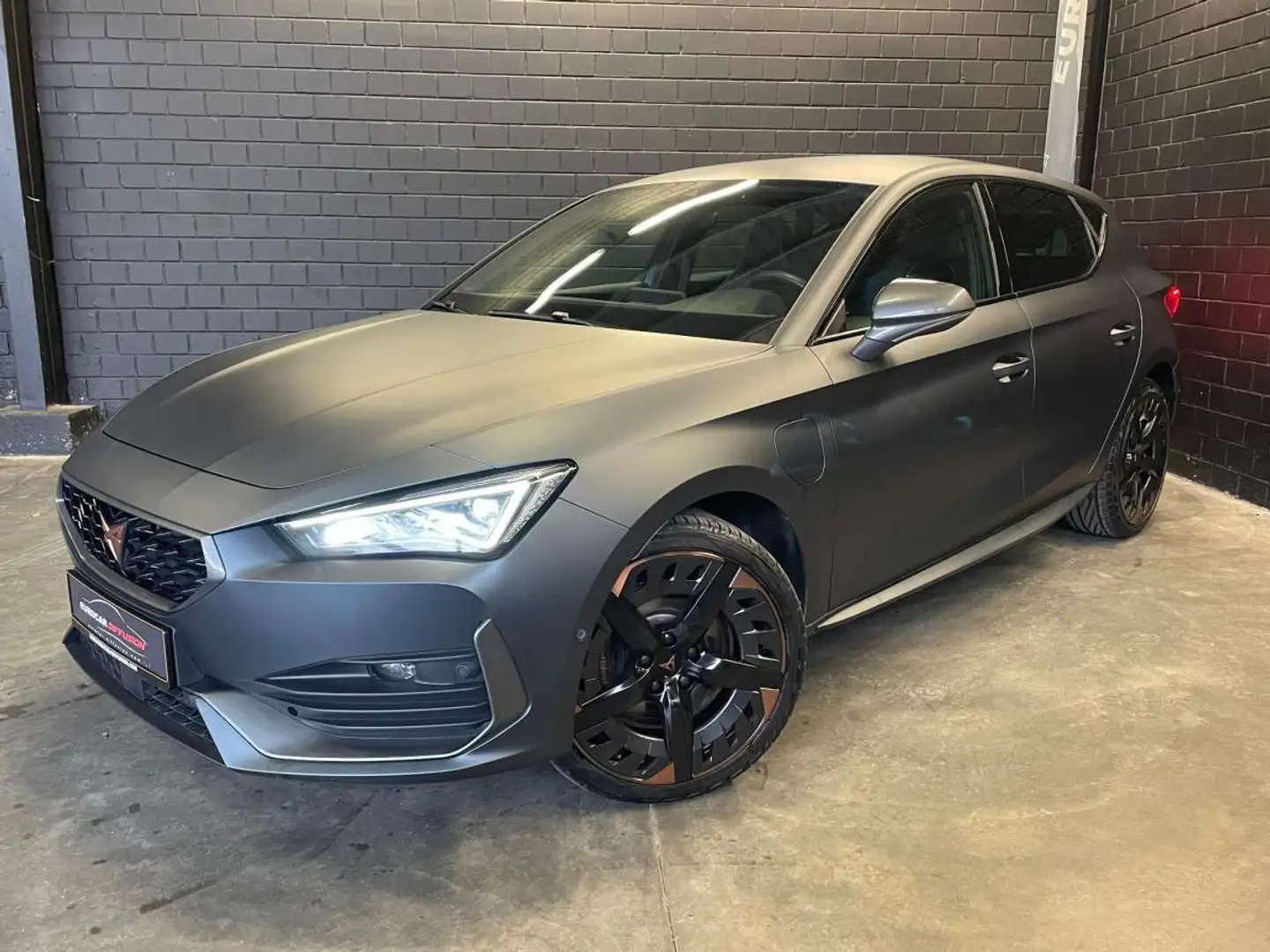 CUPRA Leon 245CV eHybrid DSG6 ** MAT ** CAMERA ** Gris - 1