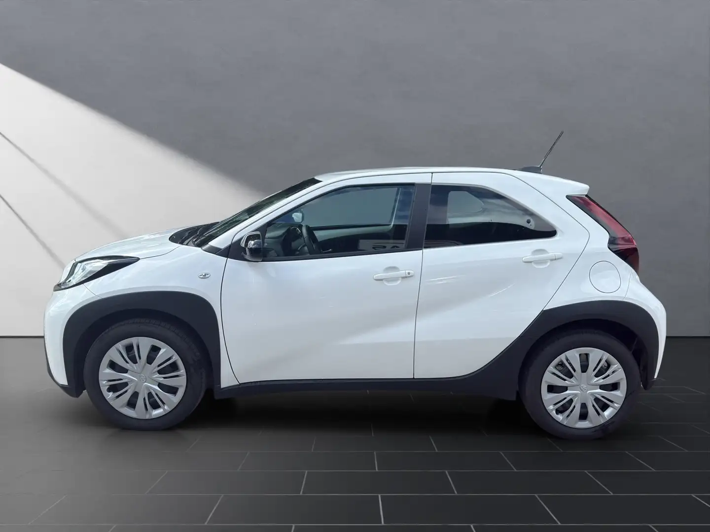 Toyota Aygo X Business Edition 1.0 VV T-i EU6d Apple CarPlay Android Auto Musikstreaming DAB Blanc - 2