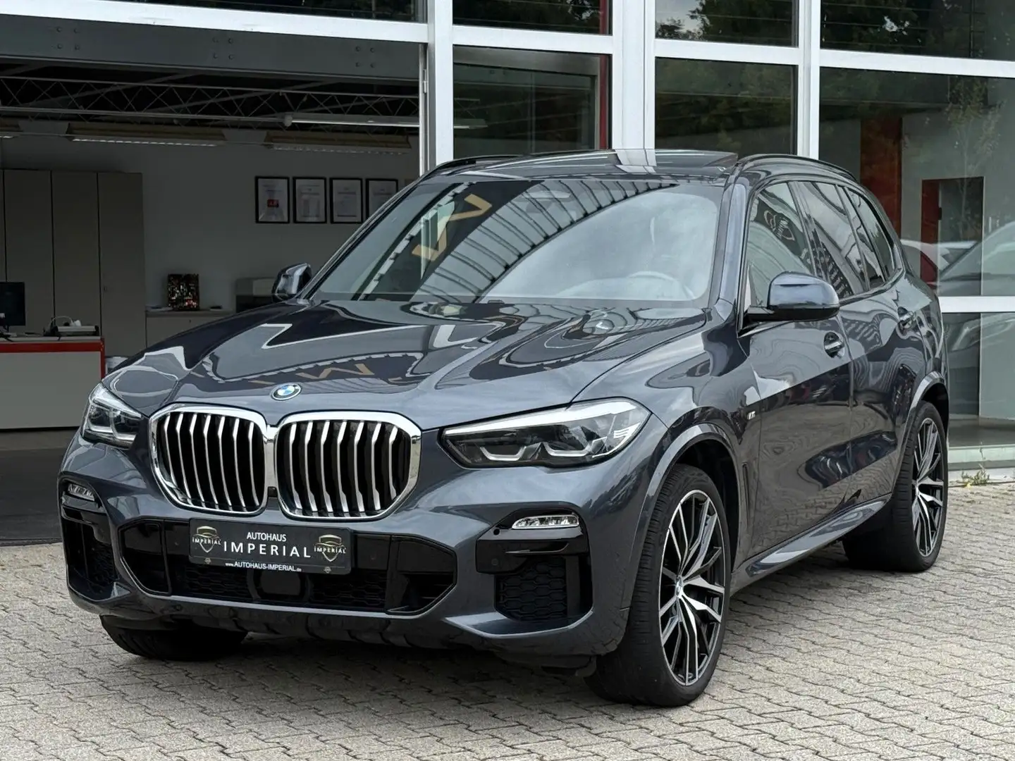 BMW X5 xDr 30d M SPORT SITZBELÜF+PANO+HUD+ACC+ALED+22 Grijs - 1