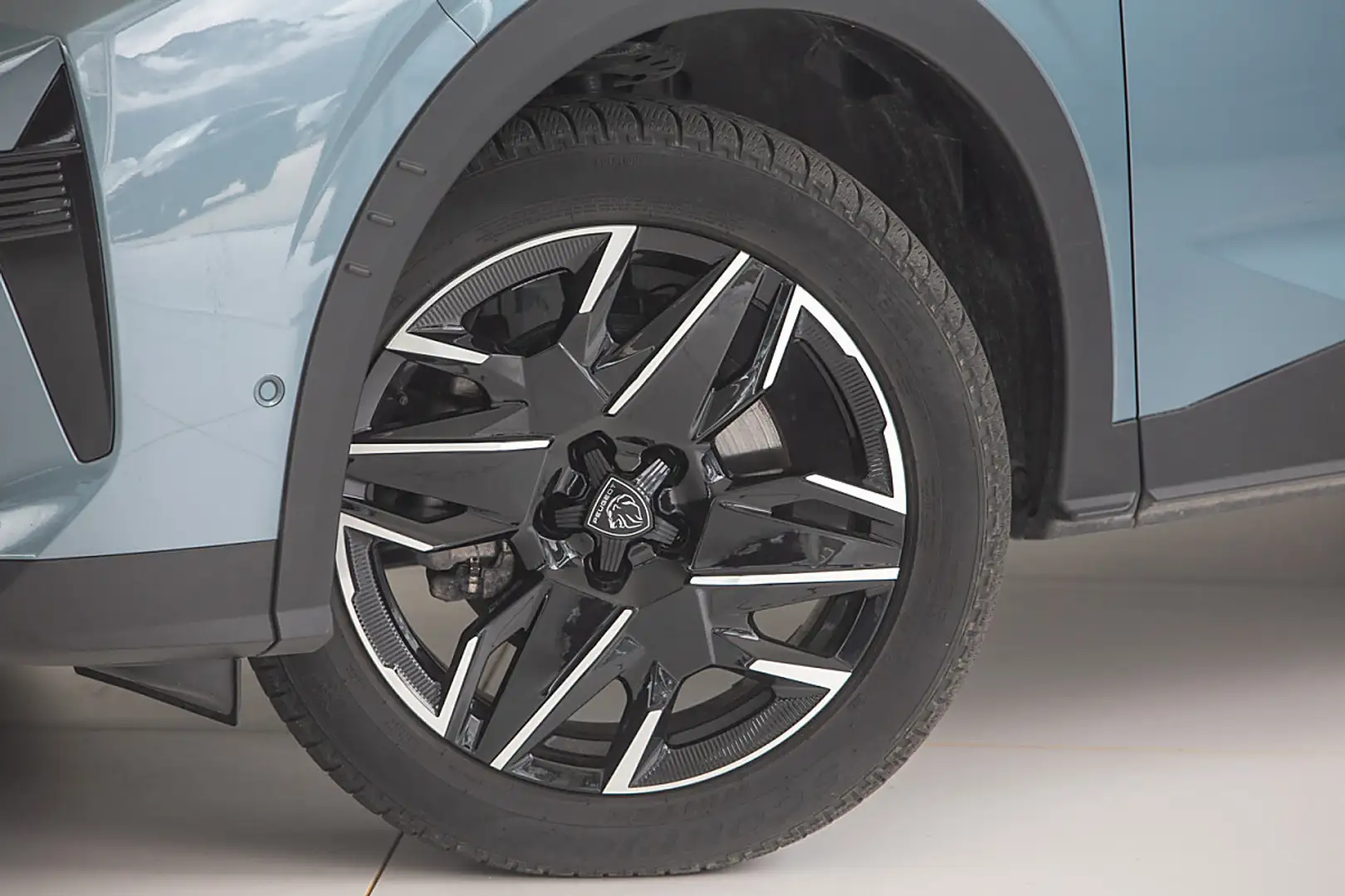 Peugeot 5008 1.2 Hybrid 145 Allure Blau - 2