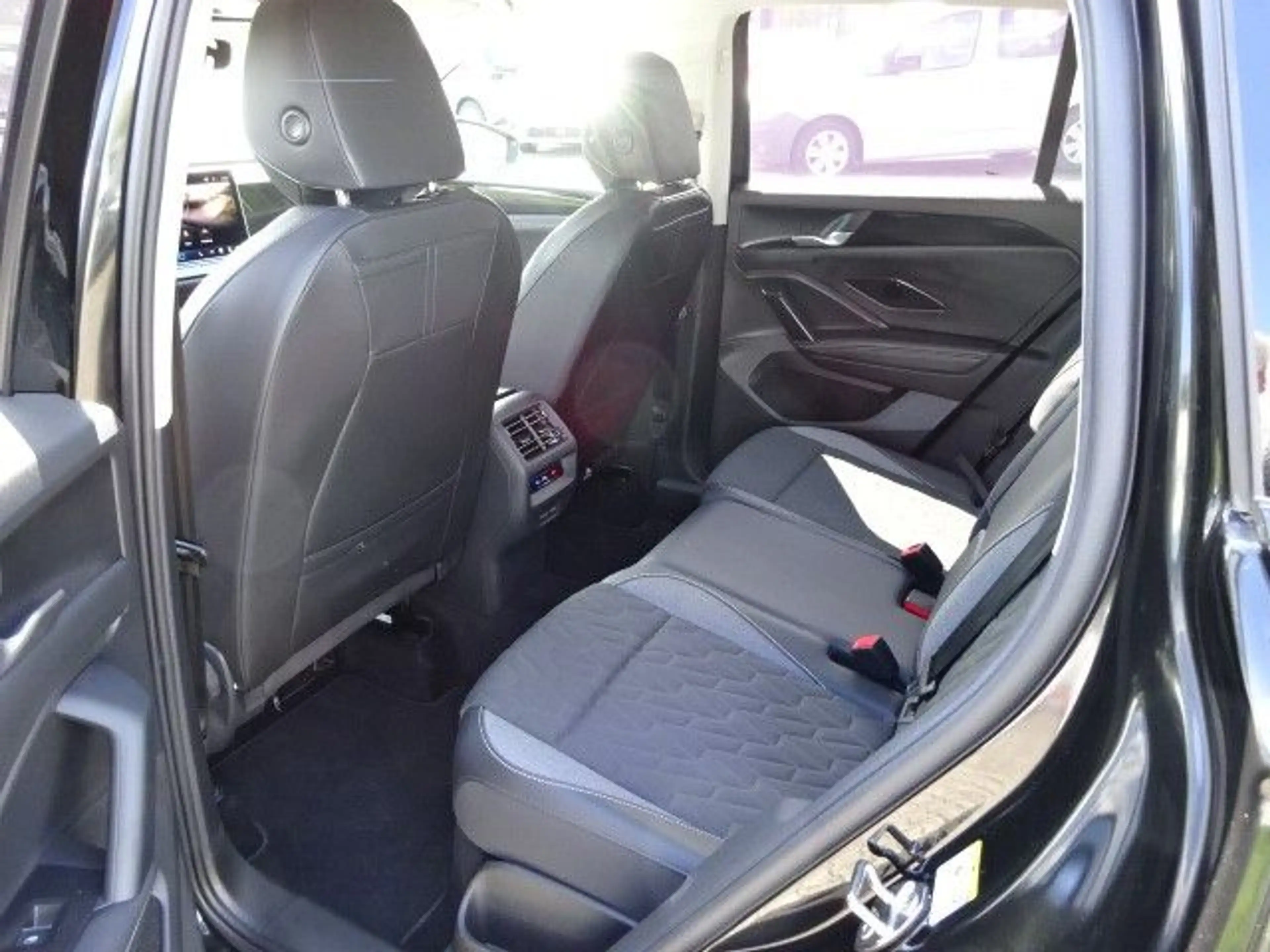 Volkswagen Tiguan 2.0 TDI Goal*AHK*NAVI*SHZ*ACC Klima Navi — photo 14