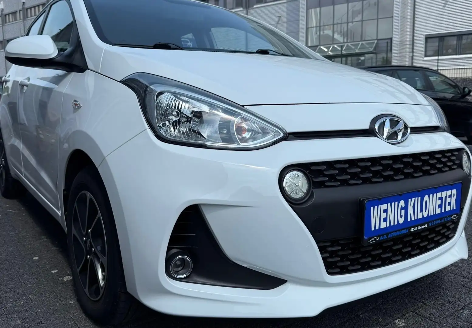 Hyundai i10 YES! TEMPOMAT/KLIMA/SITZHEIZUNG/BLUETOOTH/USB TOP! Weiß - 2