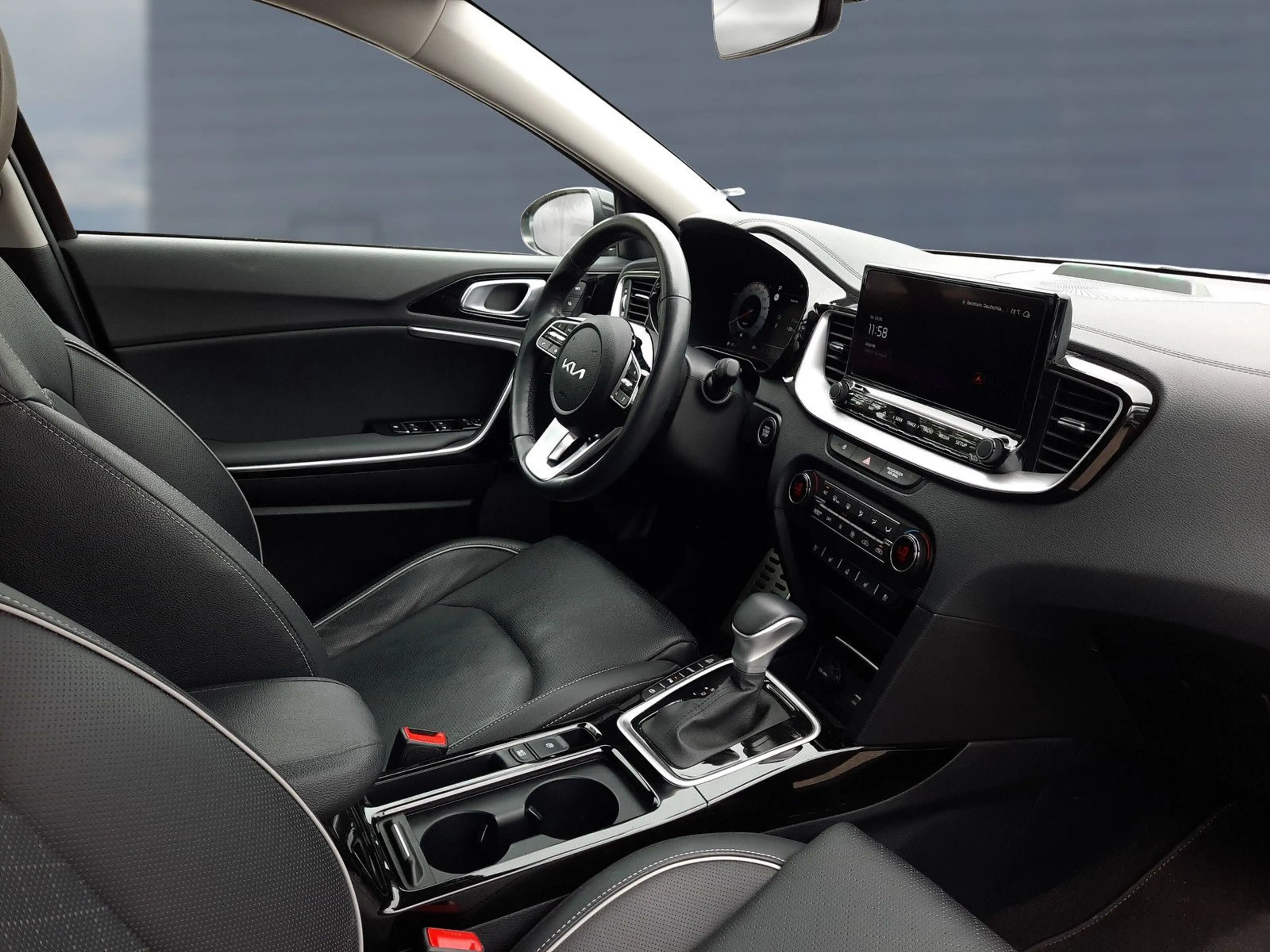 Kia XCeed 1,6 PHEV Platinum Navi AHK — photo 14