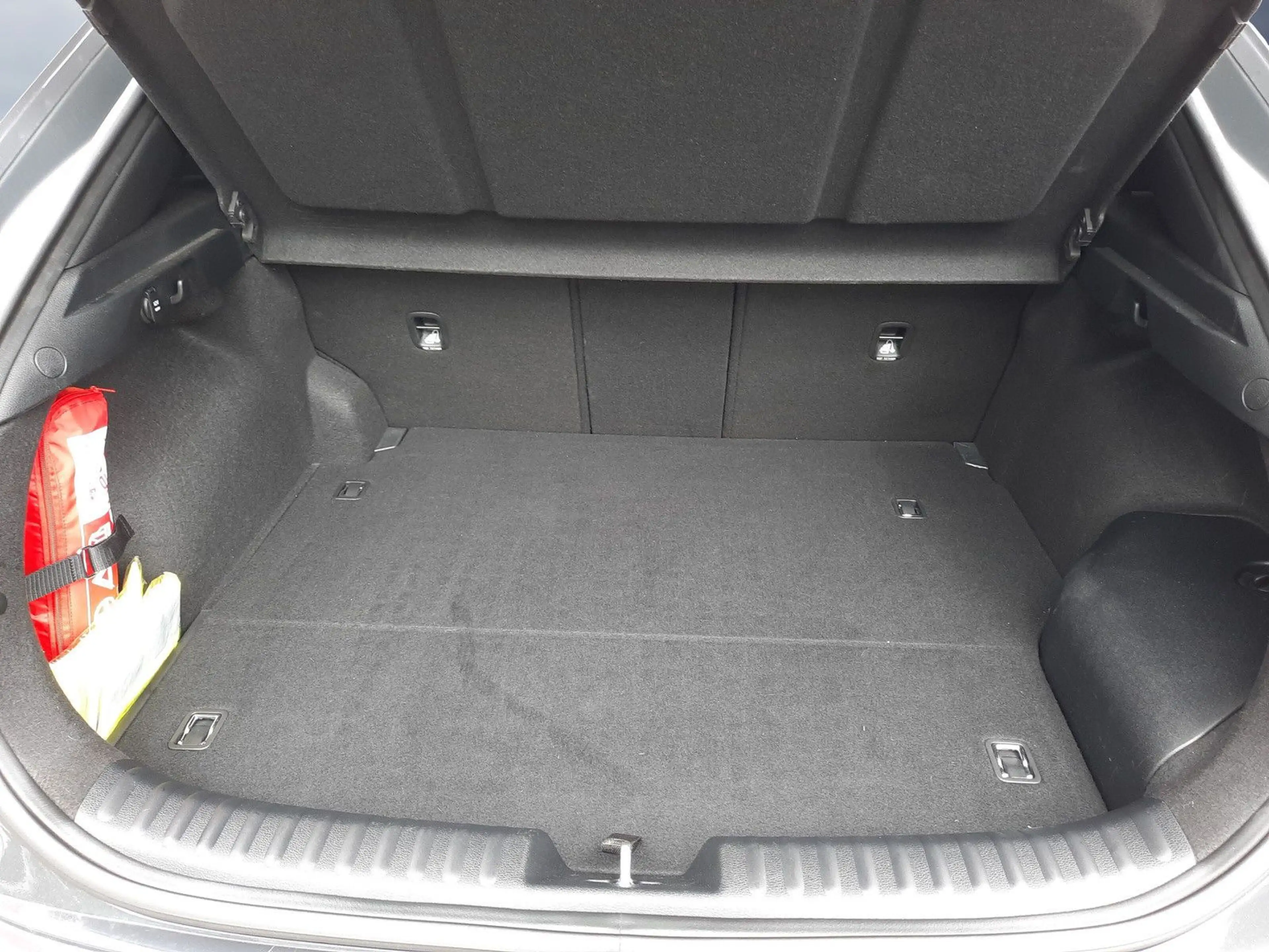Kia XCeed 1,6 PHEV Platinum Navi AHK — photo 9