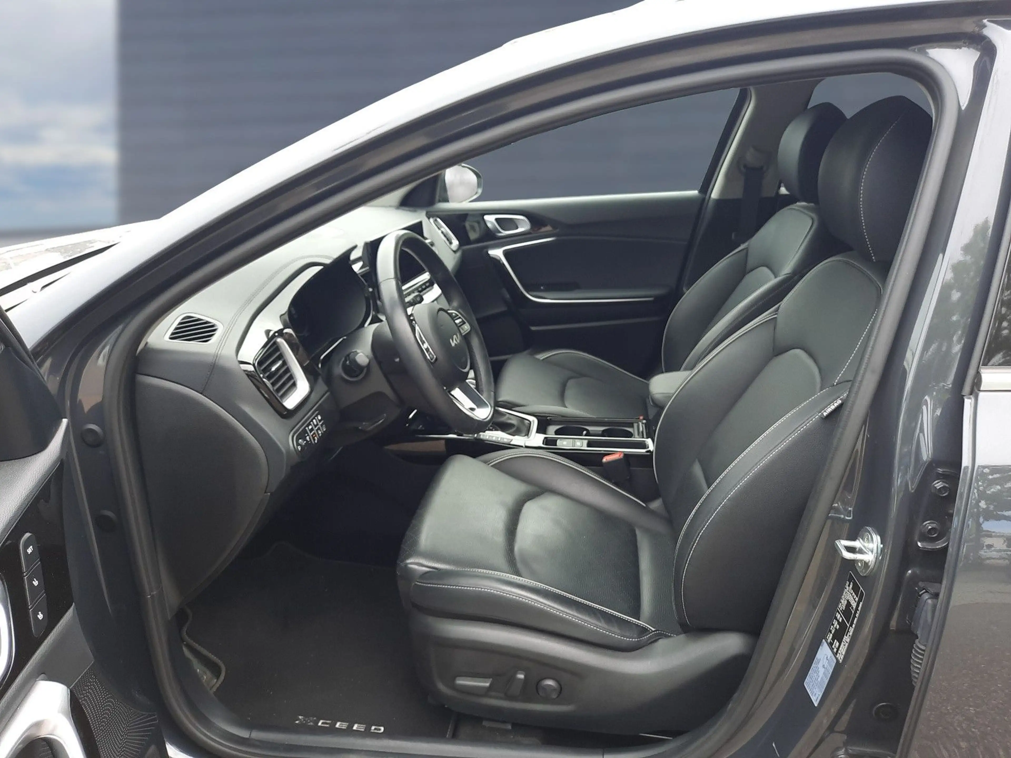 Kia XCeed 1,6 PHEV Platinum Navi AHK — photo 10
