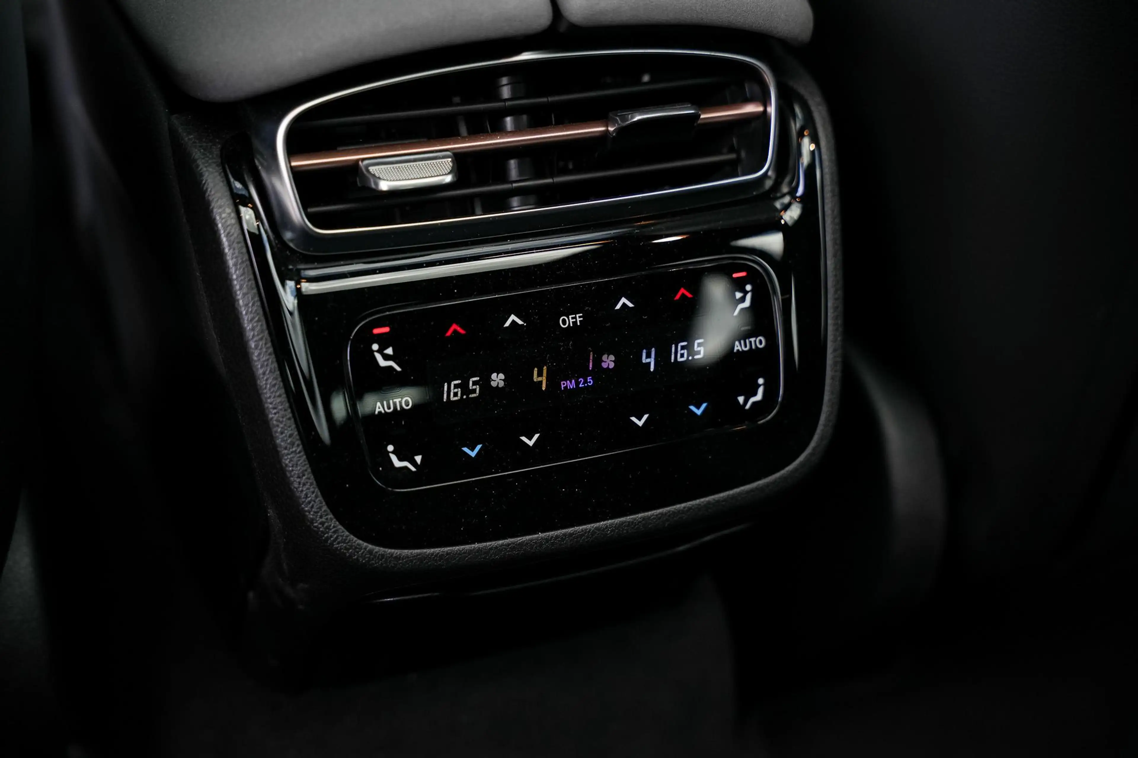 Mercedes-Benz EQS AMG 53 4MATIC+ 108 kWh — photo 22