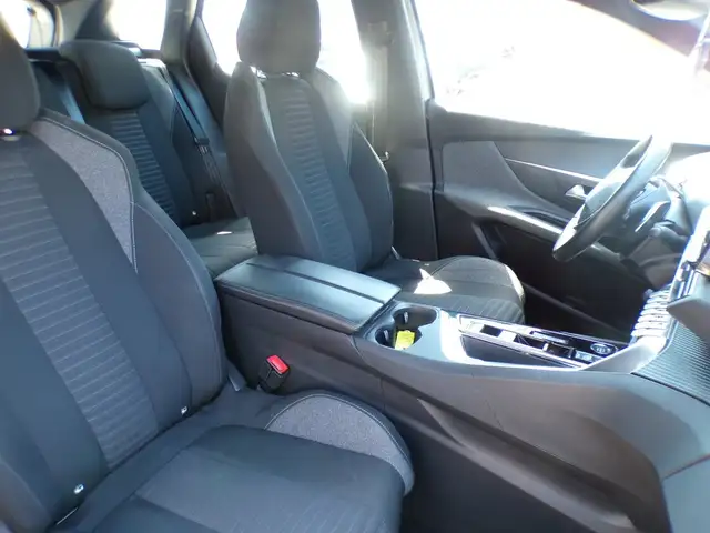 Peugeot 3008 view 12