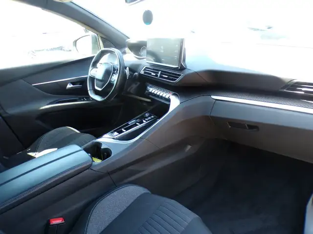 Peugeot 3008 view 11