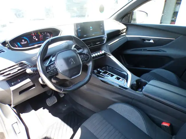 Peugeot 3008 view 9