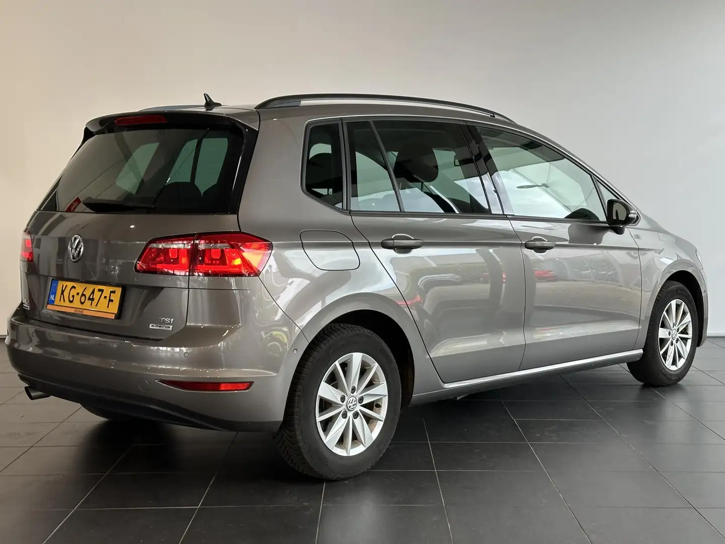 Volkswagen Golf Sportsvan 1.2 TSI Business Edition NAVIGATIE | PARKEERSENSOR Grijs - 2